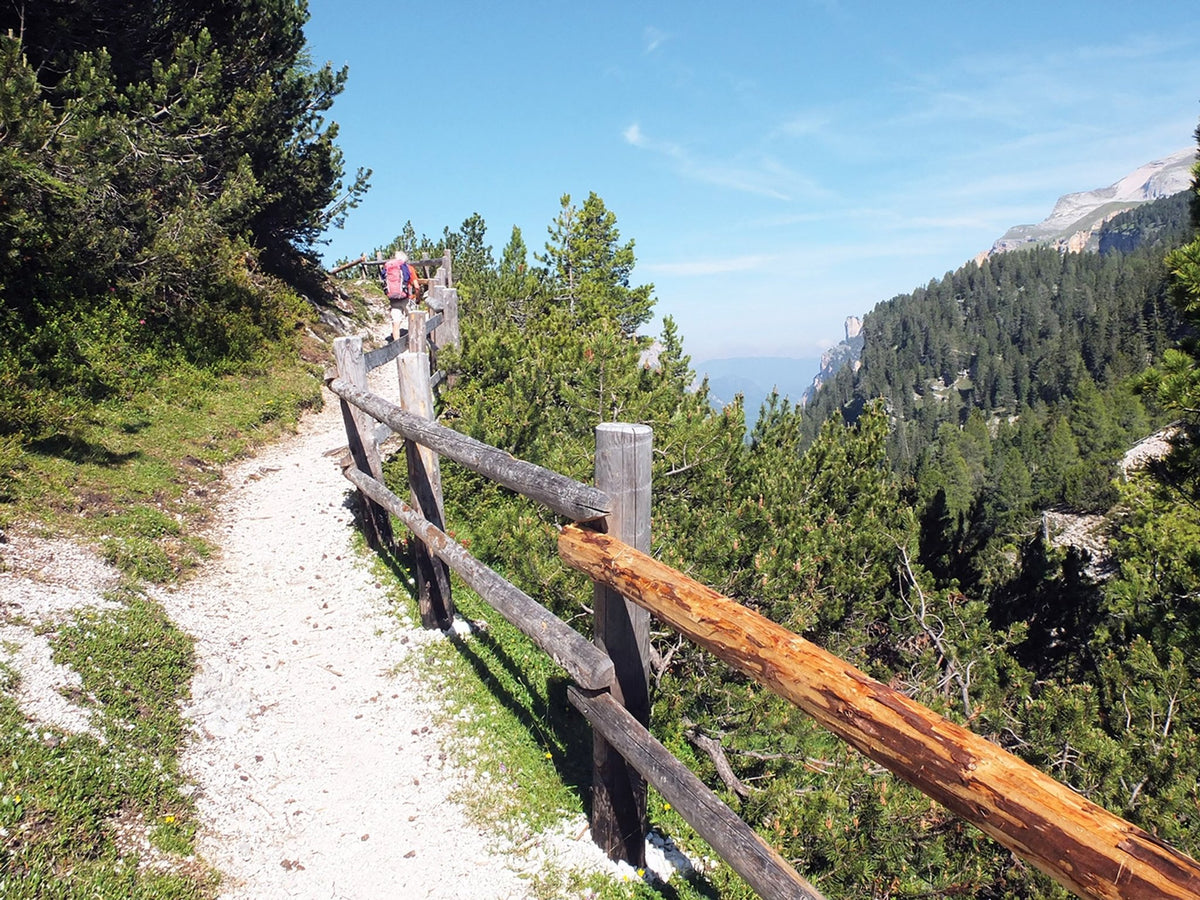 Alta Via 1 - Trekking in the Dolomites (ENG) - DABAI.LV